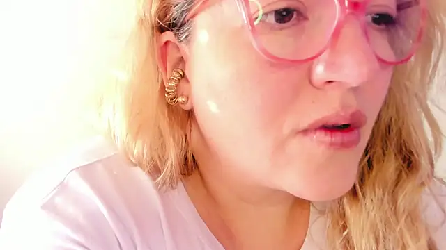 Naty Mature  online show from December 2025 11:44:02 AM