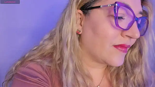 Naty Mature  online show from March 2026 06:26:01 PM