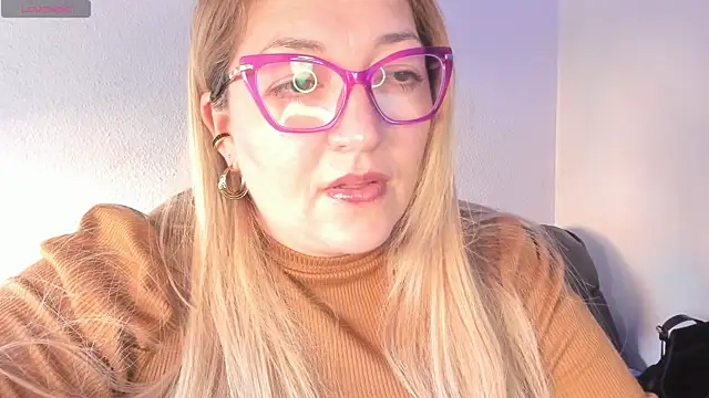 Snapshot of Naty_Mature_ chatting on May 2026 05:28:01 PM Naty Mature online show from May 2026 05:28:01 PM