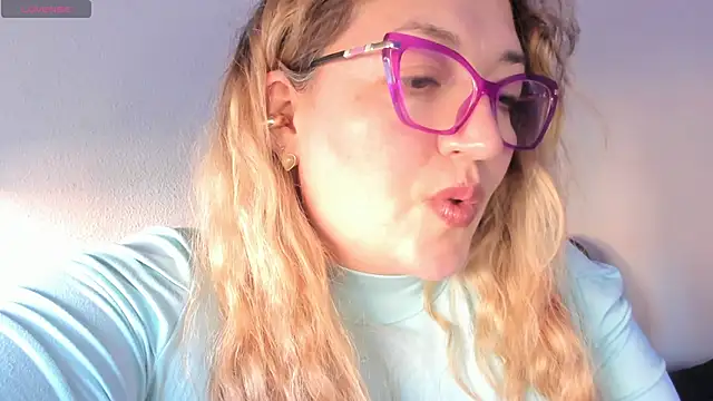 Snapshot of Naty_Mature_ chatting on May 2026 05:54:02 PM Naty Mature online show from May 2026 05:54:02 PM
