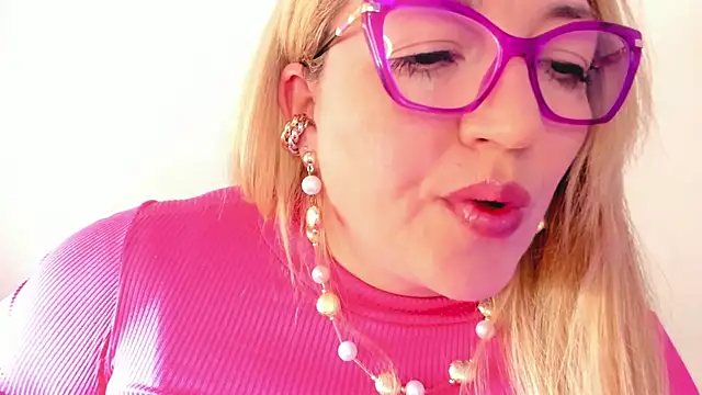 Naty Mature  online show from October 2025 09:52:01 AM