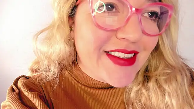 Naty Mature  online show from December 2025 12:48:02 PM