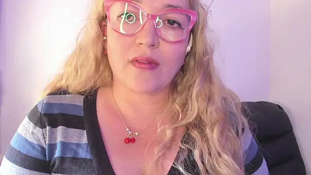 Naty Mature  online show from October 2025 04:05:01 PM