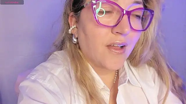 Naty Mature  online show from February 2026 06:07:02 PM