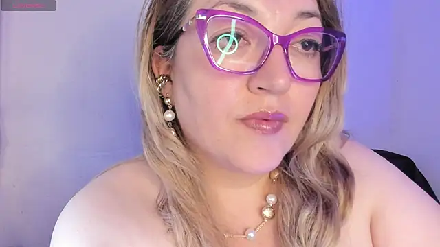 Snapshot of Naty_Mature_ chatting on May 2026 07:12:01 PM Naty Mature online show from May 2026 07:12:01 PM