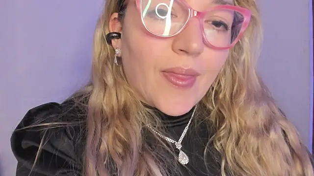 Naty Mature  online show from December 2025 09:04:01 PM