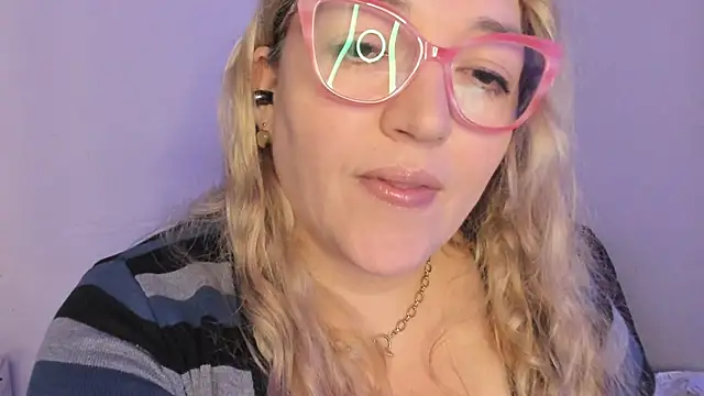 Naty Mature  online show from December 2025 06:11:02 PM