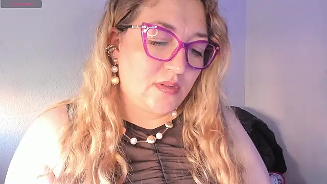 Snapshot of Naty_Mature_ chatting on April 2026 05:31:01 PM Naty Mature online show from April 2026 05:31:01 PM