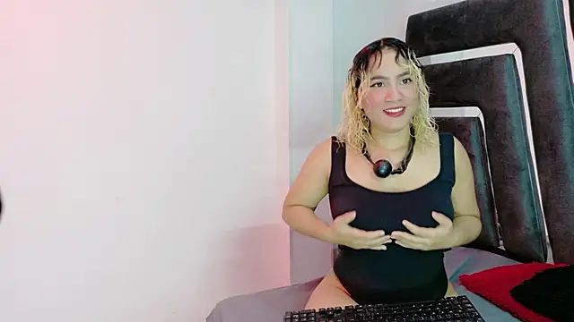 AliceandMax online show from December 2025 03:21:02 PM