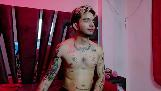 AliceandMax online show from March 2025 04:39:02 PM