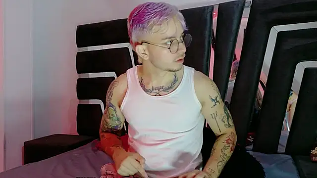 AliceandMax online show from January 2026 01:25:02 PM