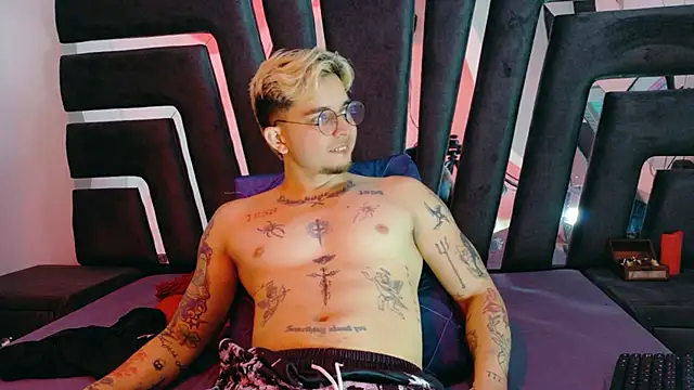 AliceandMax online show from April 2026 02:13:02 PM