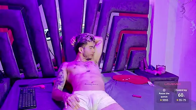 AliceandMax online show from March 2025 06:29:02 PM