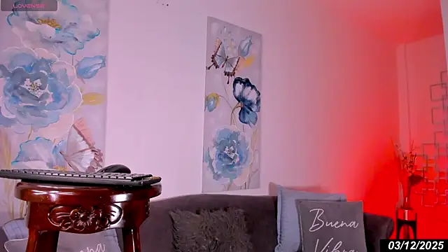 Keila Mendoza online show from December 2025 05:52:02 AM