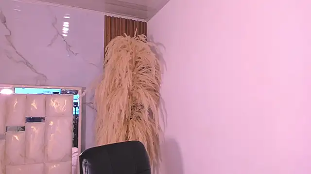 Keila Mendoza online show from March 2026 04:49:01 AM