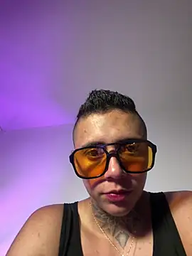 Snapshot of _PhillipBrown chatting on June 2026 01:47:01 AM PhillipBrown online show from June 2026 01:47:01 AM