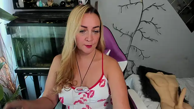 Snapshot of karen_mature69 chatting on September 2025 01:00:02 PM karen mature69 online show from September 2025 01:00:02 PM