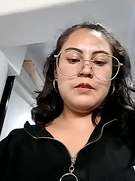 lara moon25 online show from December 2024 08:48:01 PM