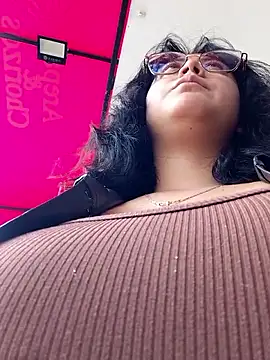 lara moon25 online show from December 2025 06:51:01 PM