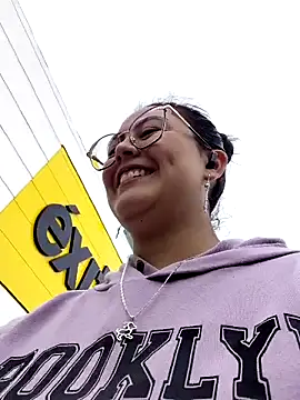 lara moon25 online show from October 2025 07:46:02 PM