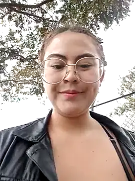 lara moon25 online show from October 2025 07:15:02 PM