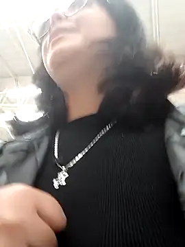 lara moon25 online show from November 2025 07:06:01 PM