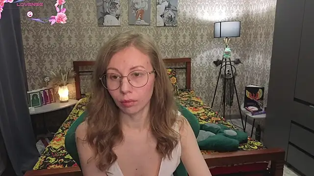 Lill Mary online show from March 2026 01:43:02 AM