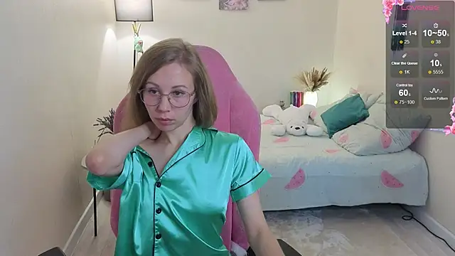 Lill Mary online show from October 2025 03:21:02 AM