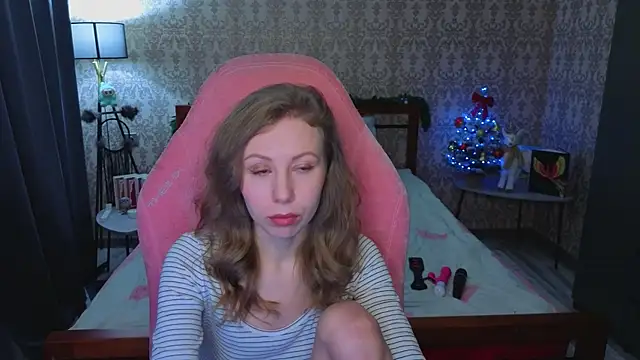 Lill Mary online show from December 2025 04:17:02 AM