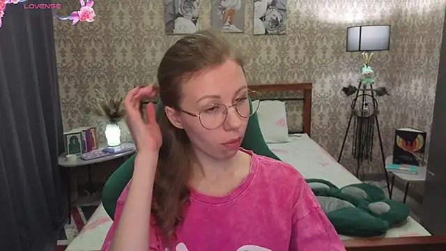 Lill Mary online show from February 2026 03:18:01 AM