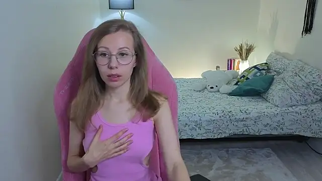 Lill Mary online show from September 2025 01:23:02 AM