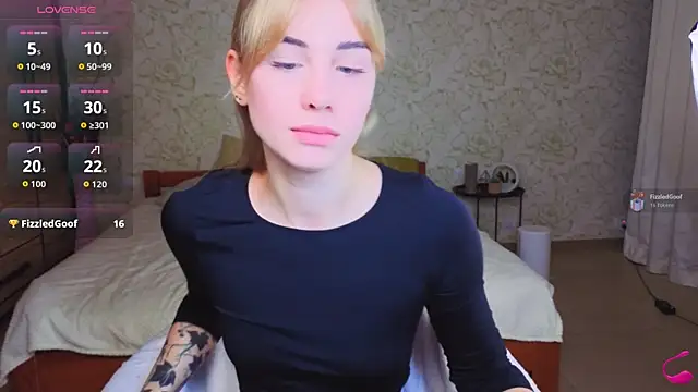 Snapshot of LunaBelli chatting on November 2025 08:35:02 PM LunaBelli online show from November 2025 08:35:02 PM