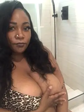 Snapshot of NovaDivine3000 chatting on February 2026 12:33:01 AM NovaDivine3000 online show from February 2026 12:33:01 AM