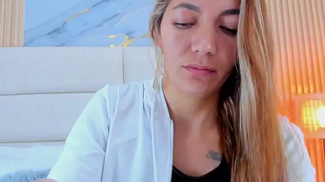 Snapshot of Mia_Malkovaa_ chatting on June 2026 01:05:02 PM Mia Malkovaa online show from June 2026 01:05:02 PM