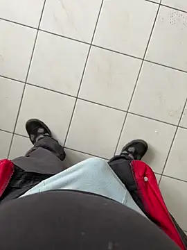 Snapshot of lescoquin2215 chatting on November 2025 08:35:02 AM lescoquin2215 online show from November 2025 08:35:02 AM