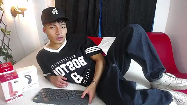 dylan fun18 online show from February 2025 06:24:02 PM