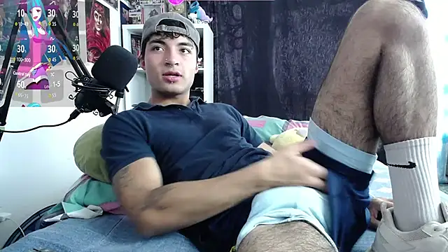 Snapshot of dylan_fun18 chatting on December 2025 06:57:02 PM dylan fun18 online show from December 2025 06:57:02 PM