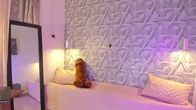 Sophiee Hill online show from June 2026 12:37:01 AM