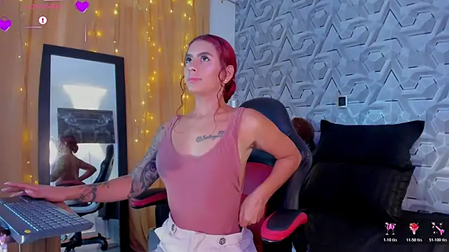 Sophiee Hill online show from October 2025 02:38:01 PM