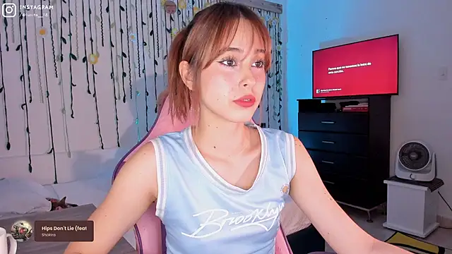 Snapshot of alice_guerin_ chatting on December 2024 01:58:02 AM alice guerin online show from December 2024 01:58:02 AM