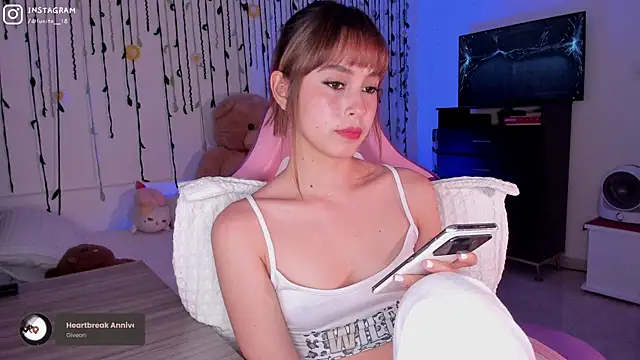 Snapshot of alice_guerin_ chatting on January 2025 05:34:02 AM alice guerin online show from January 2025 05:34:02 AM