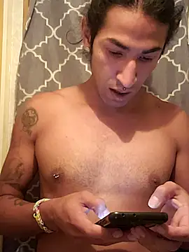 LargeDominoes online show from April 2026 01:41:01 AM