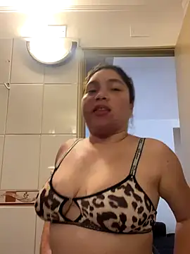 WhiteWomen online show from November 2025 10:13:02 PM