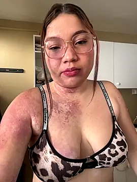 WhiteWomen online show from October 2025 03:24:01 PM