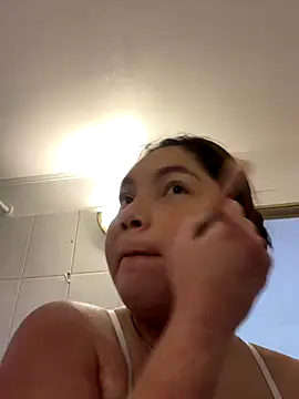 WhiteWomen online show from November 2025 09:52:02 PM