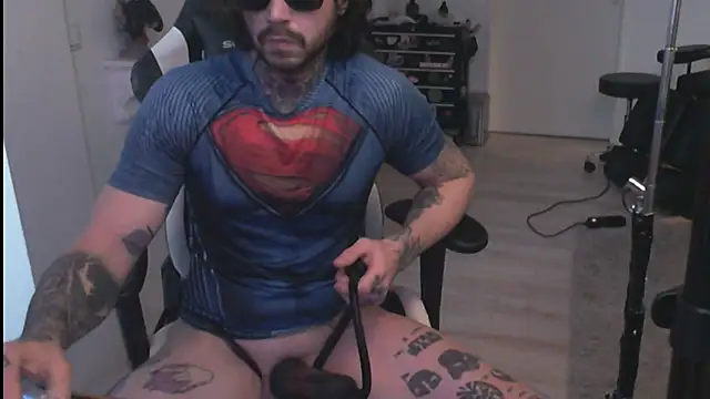 Snapshot of LuggiJack chatting on January 2025 12:43:02 PM LuggiJack online show from January 2025 12:43:02 PM