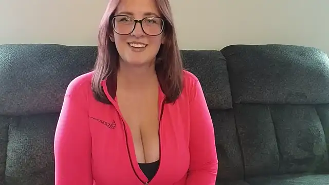 TheBustyHouseWife online show from October 2025 03:46:01 PM