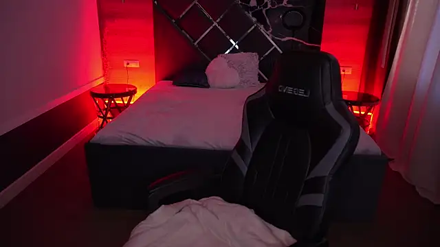 Snapshot of MirandaWong chatting on October 2025 05:17:01 AM MirandaWong online show from October 2025 05:17:01 AM