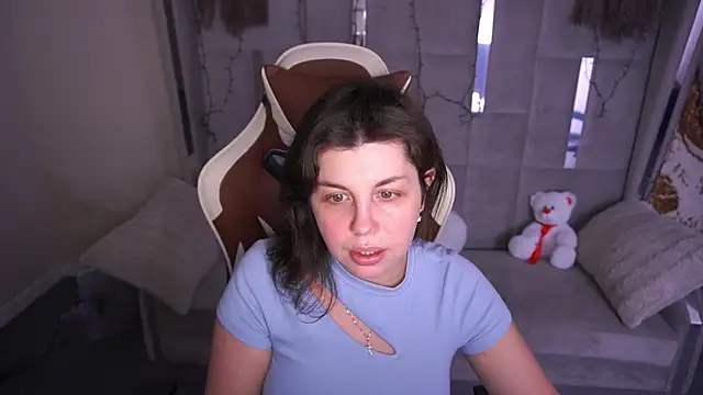 Snapshot of MirandaWong chatting on February 2026 06:42:01 AM MirandaWong online show from February 2026 06:42:01 AM