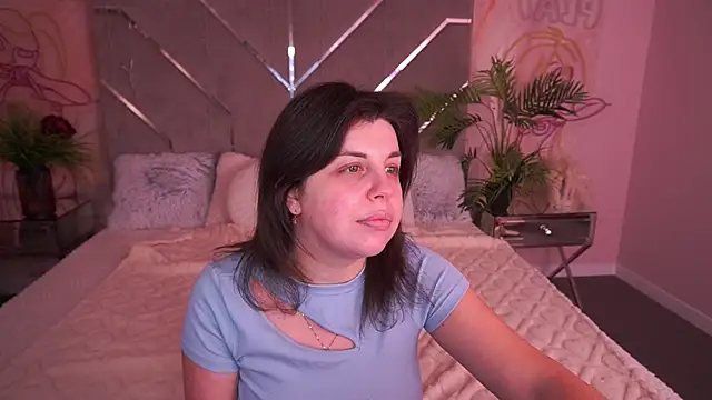 Snapshot of MirandaWong chatting on February 2026 05:49:01 AM MirandaWong online show from February 2026 05:49:01 AM